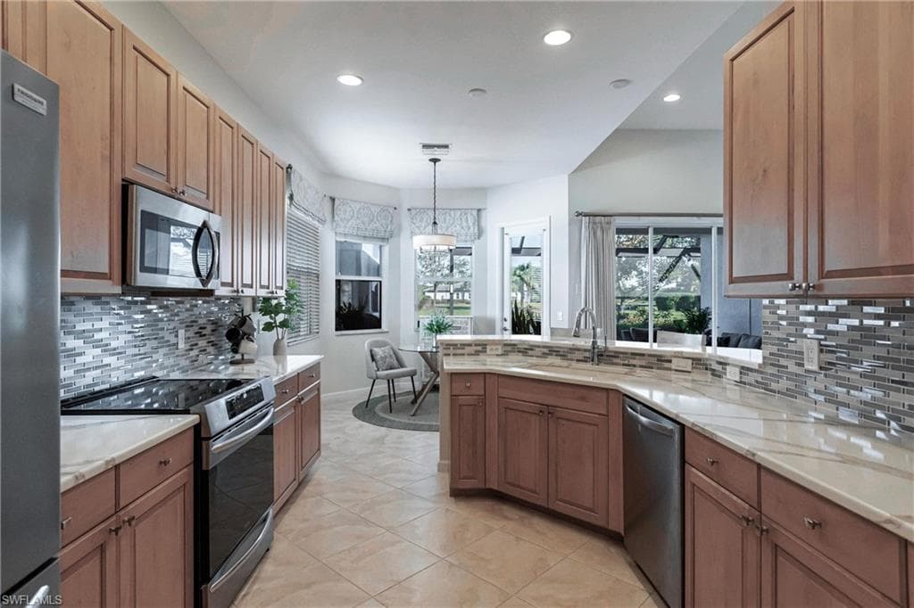 3920 Lakeview Isle CT-10
