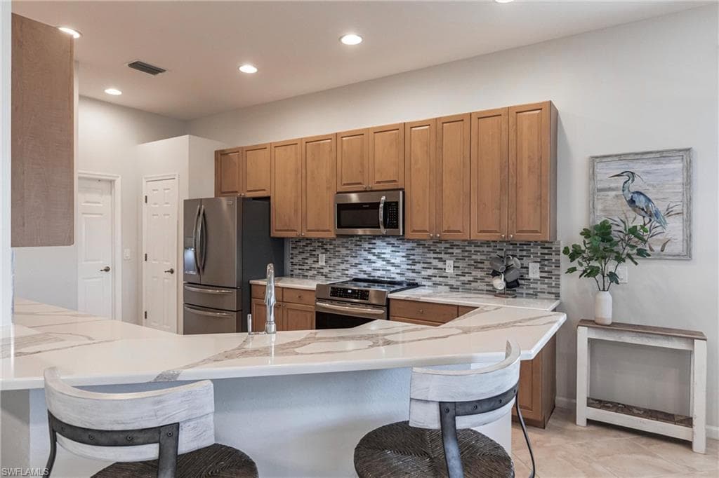 3920 Lakeview Isle CT-11