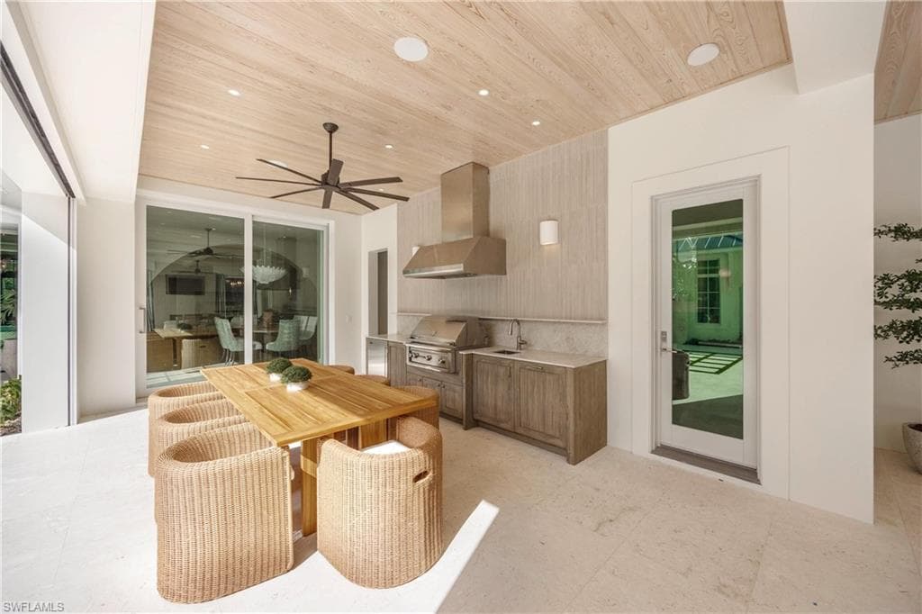 3295 Gordon DR-42