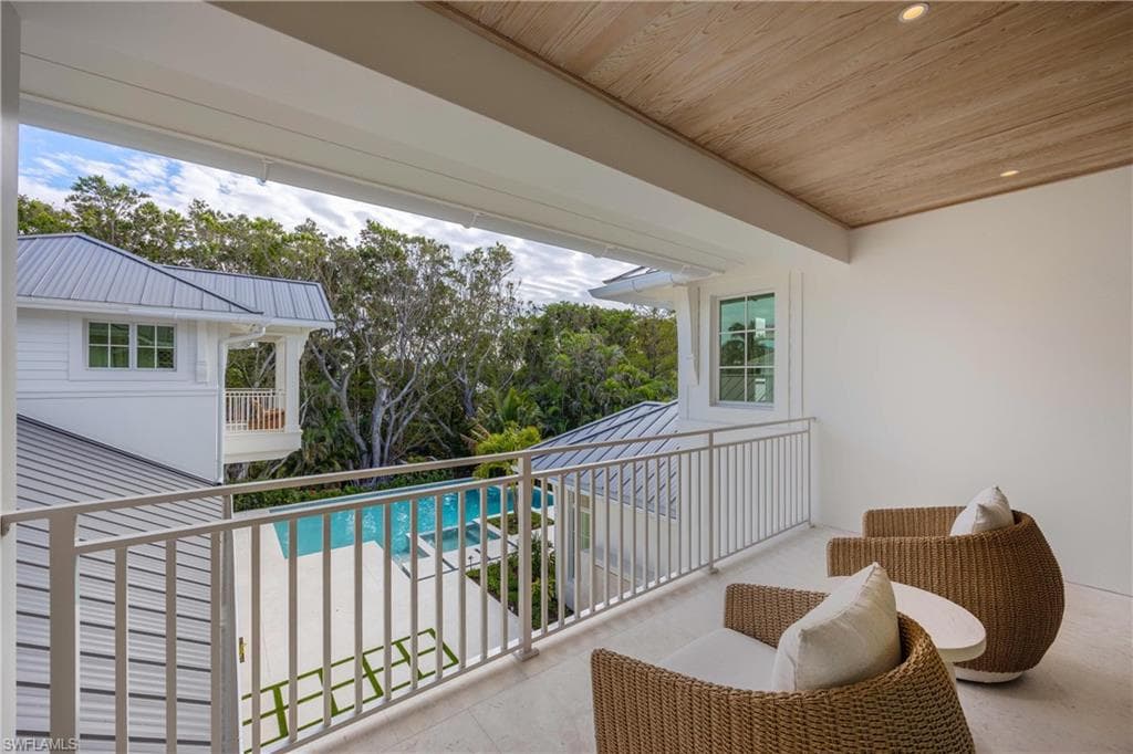 3295 Gordon DR-26