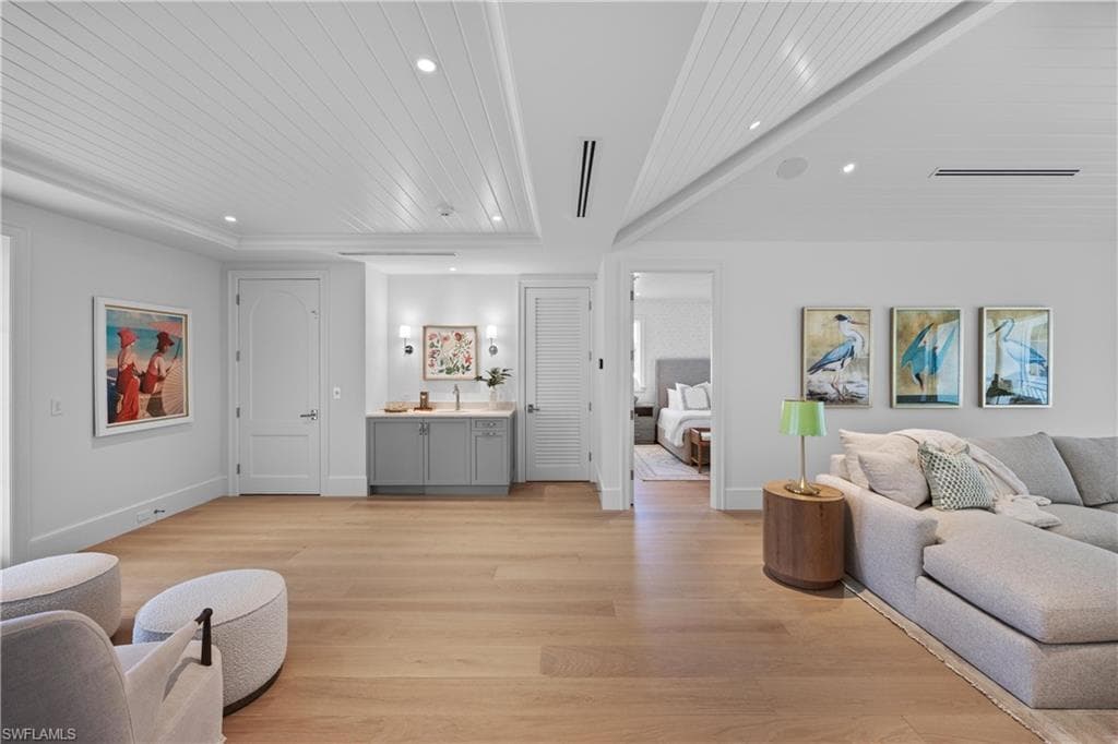 3295 Gordon DR-22