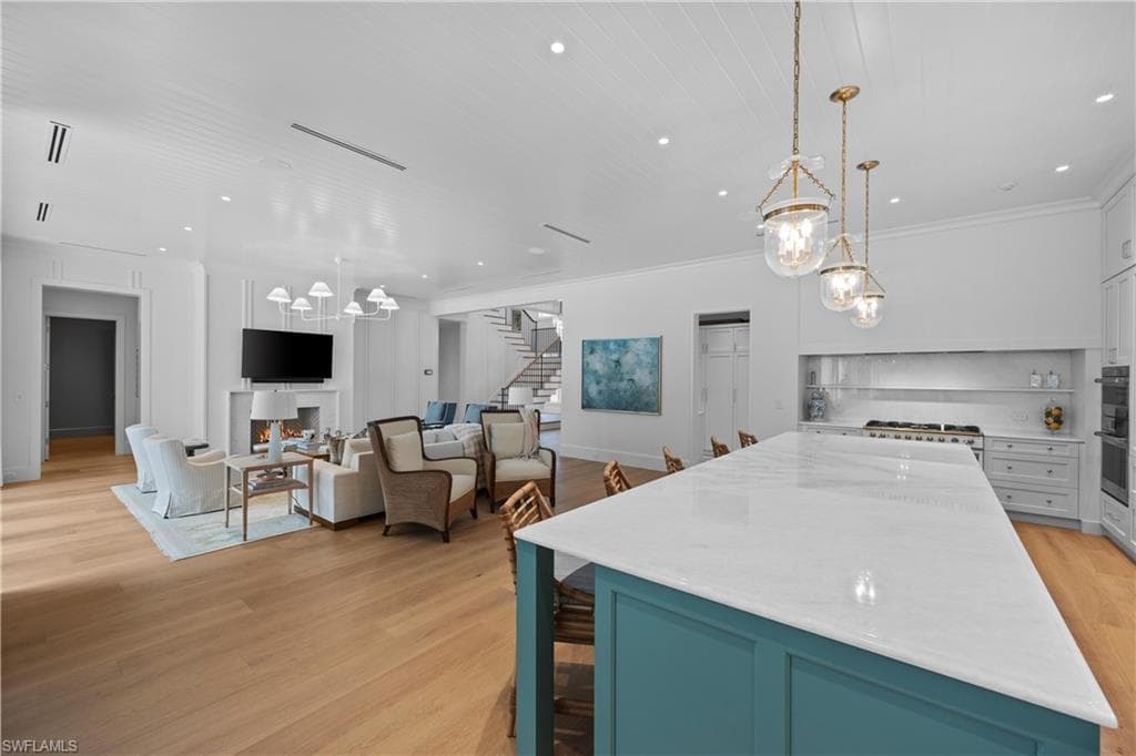 3295 Gordon DR-3
