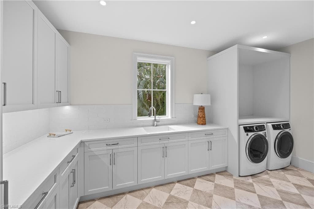 3295 Gordon DR-32