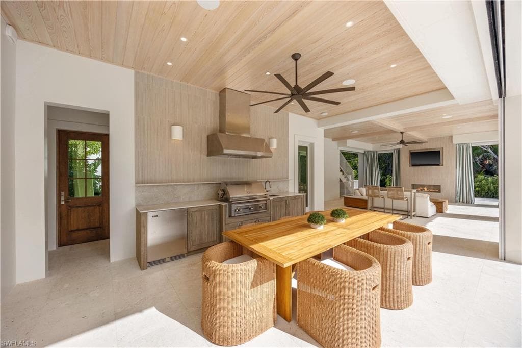 3295 Gordon DR-41