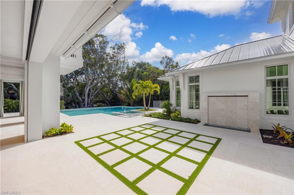 3295 Gordon DR-40