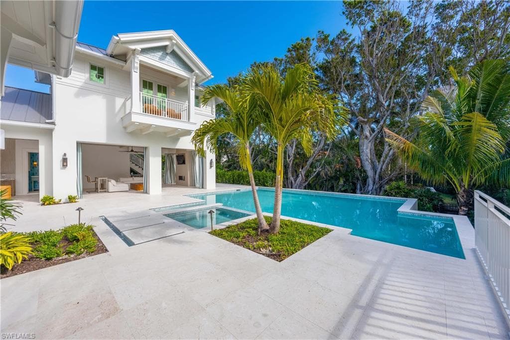 3295 Gordon DR-39