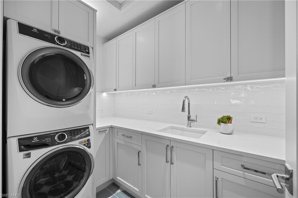 3295 Gordon DR-29