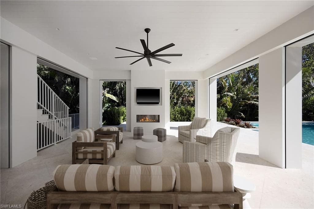 3277 Gordon DR-42