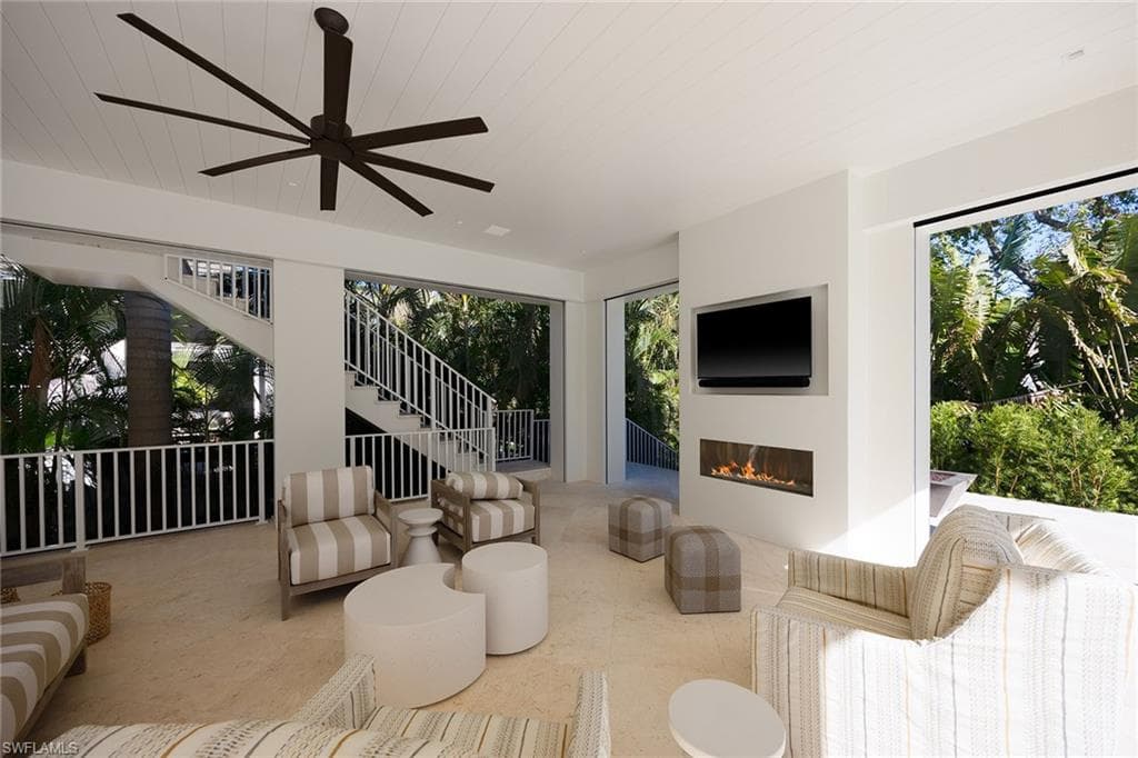 3277 Gordon DR-46