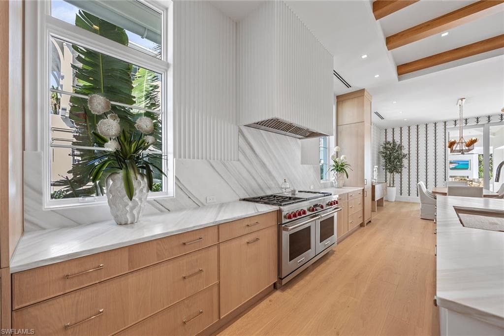 3277 Gordon DR-13