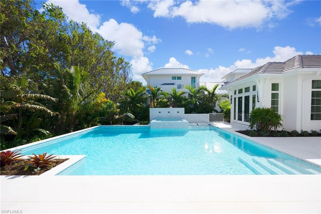 3277 Gordon DR-47