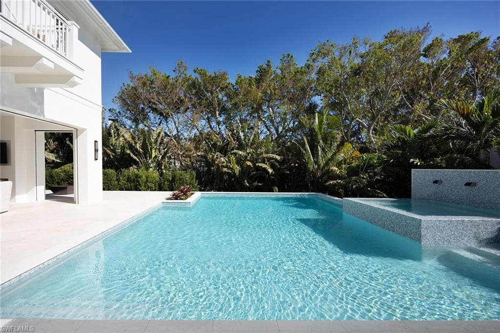 3277 Gordon DR-43