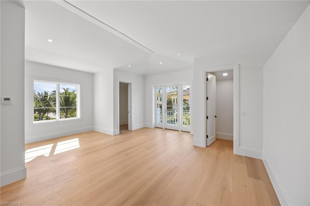3277 Gordon DR-36
