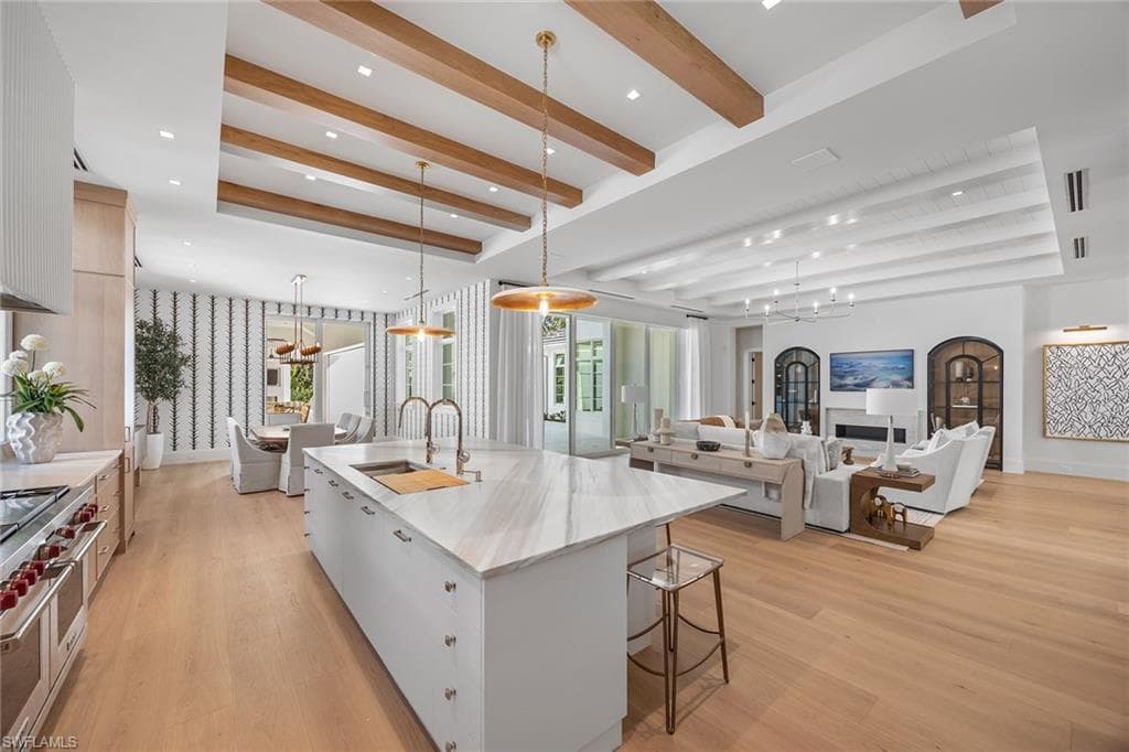 3277 Gordon DR-9