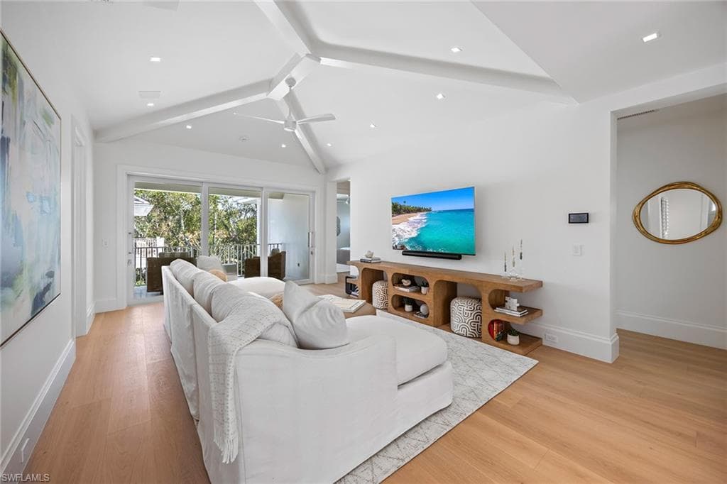 3277 Gordon DR-24