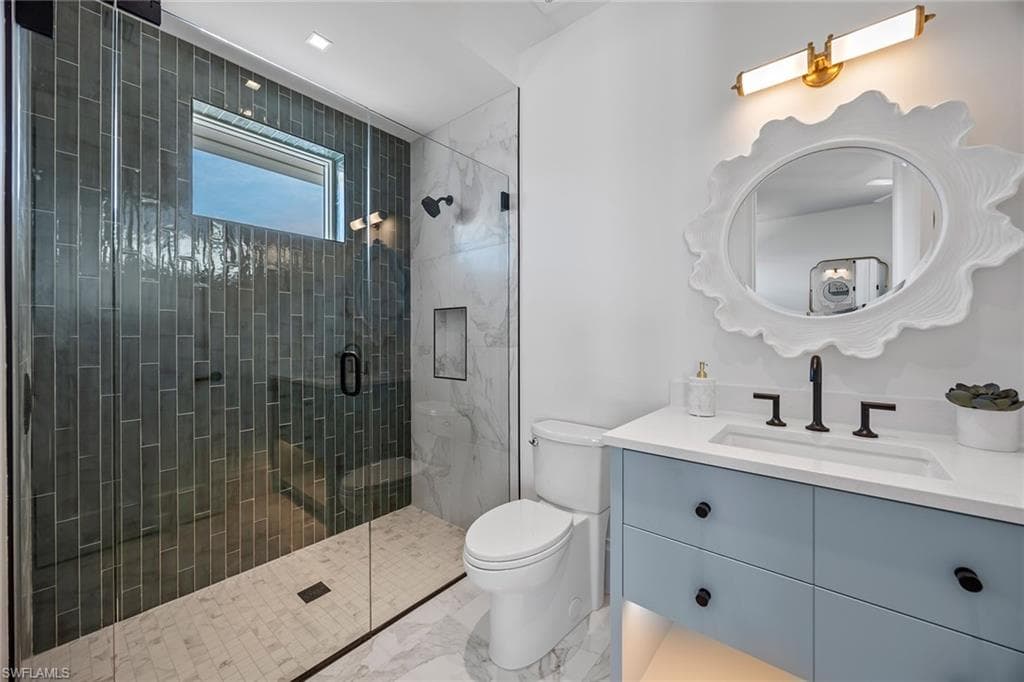 3277 Gordon DR-30