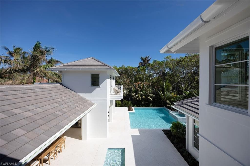 3277 Gordon DR-34