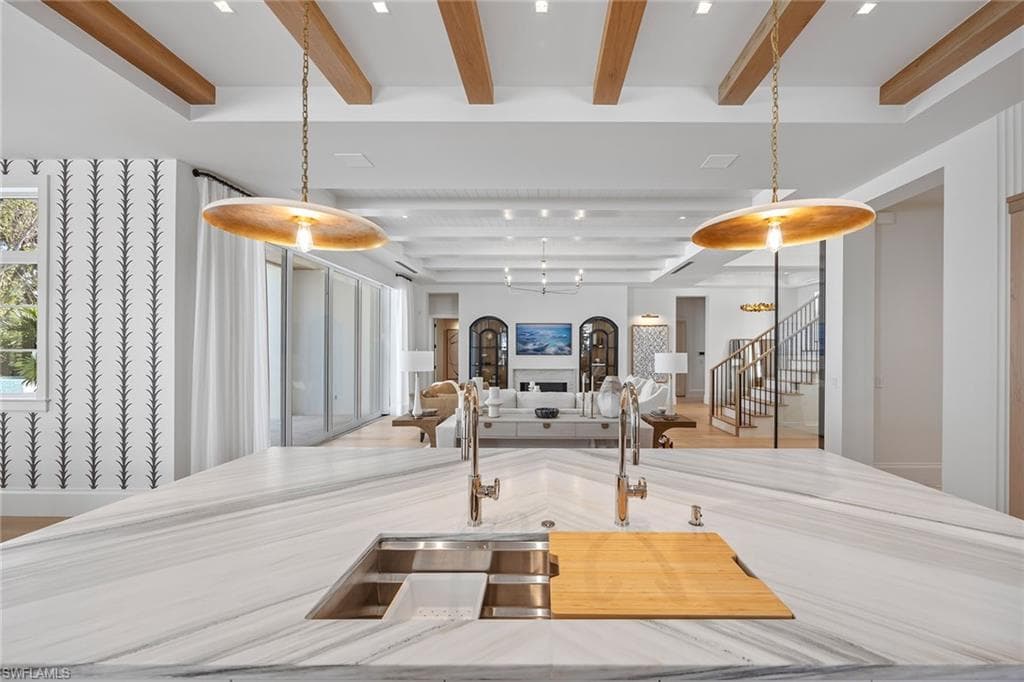 3277 Gordon DR-14