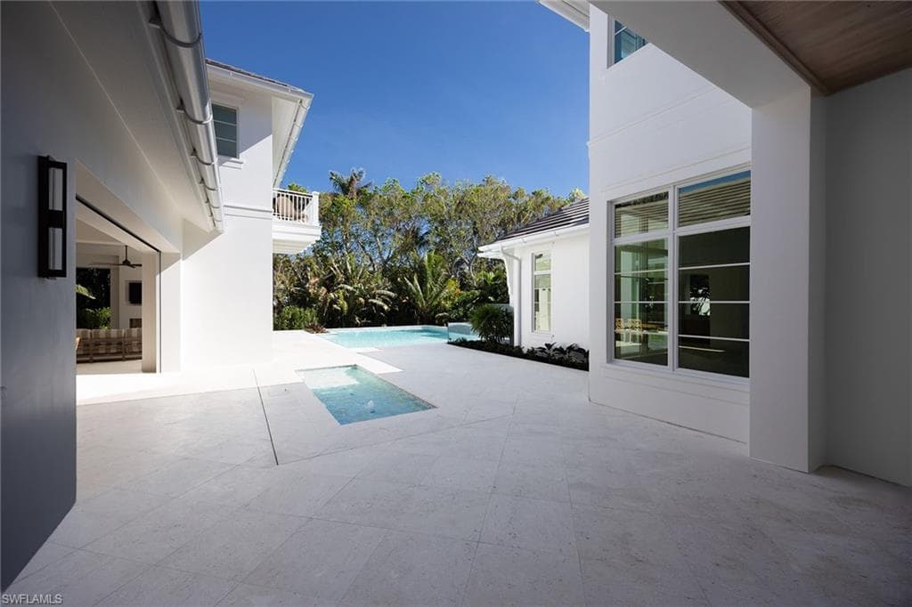 3277 Gordon DR-40