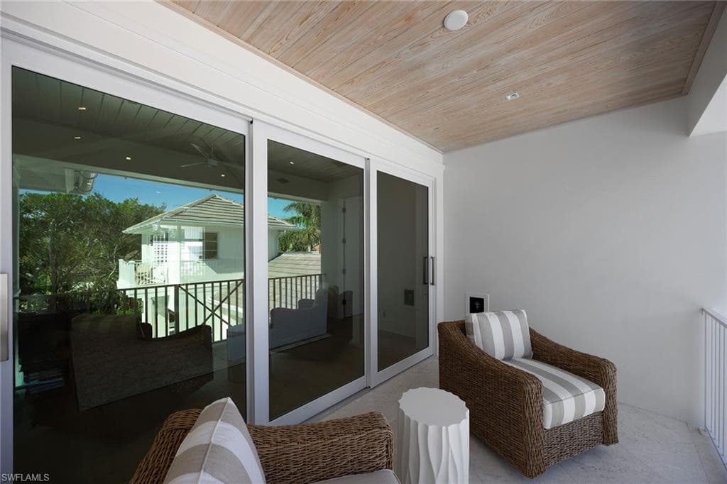 3277 Gordon DR-35
