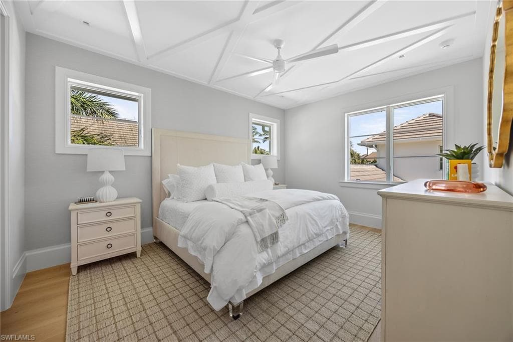 3277 Gordon DR-31
