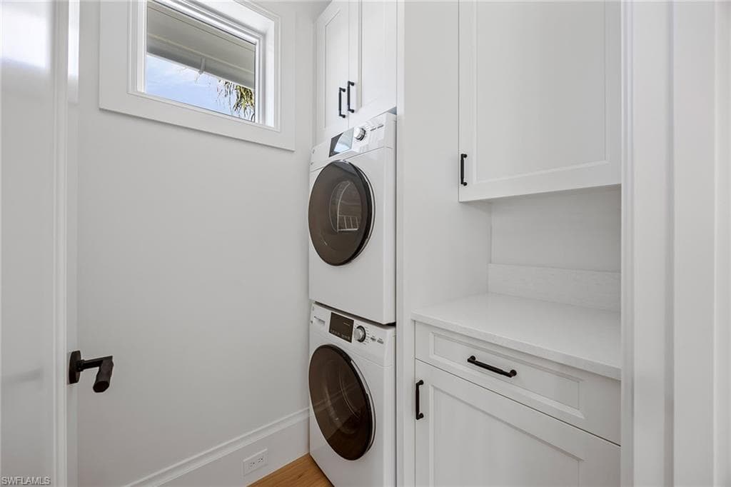 3277 Gordon DR-39