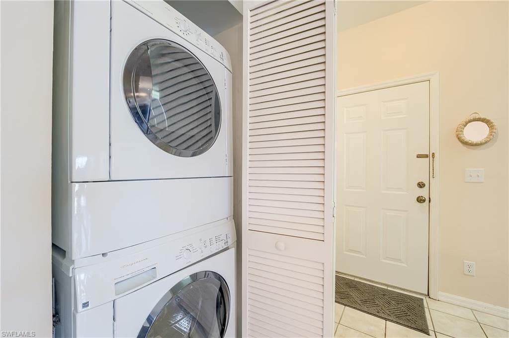 4241 Bellasol CIR 1922-24