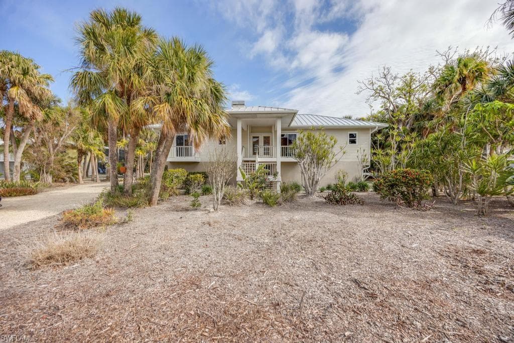 702 Pyrula AVE-6