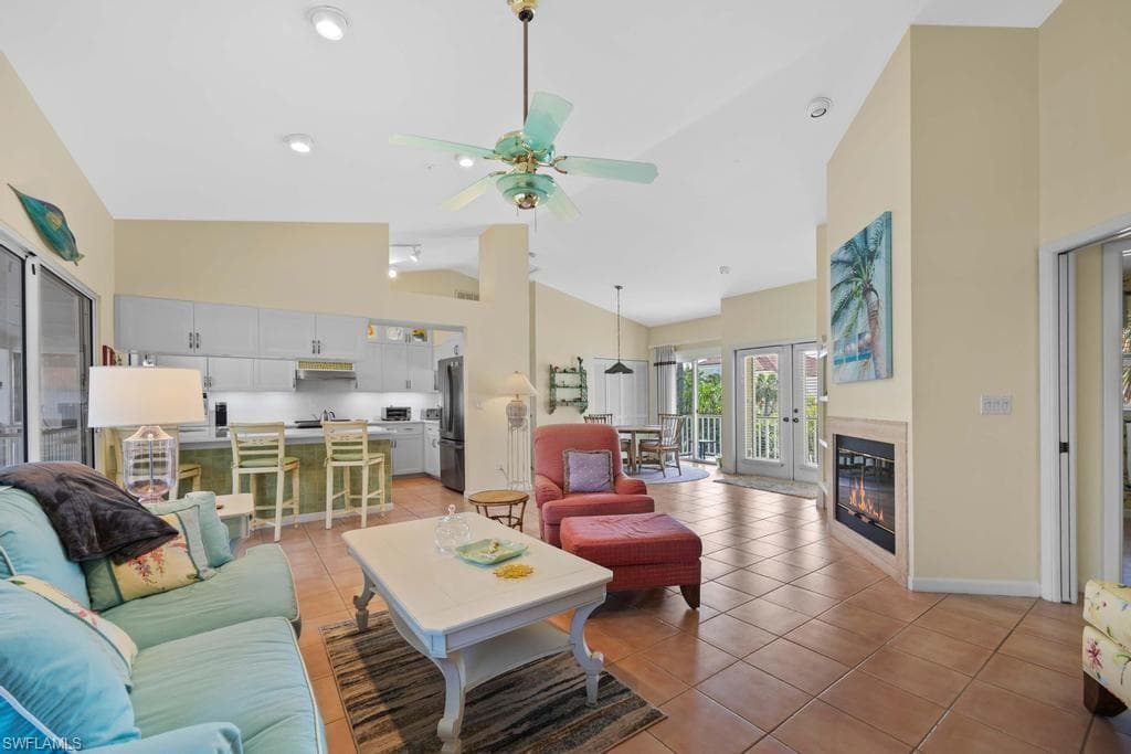 702 Pyrula AVE-13