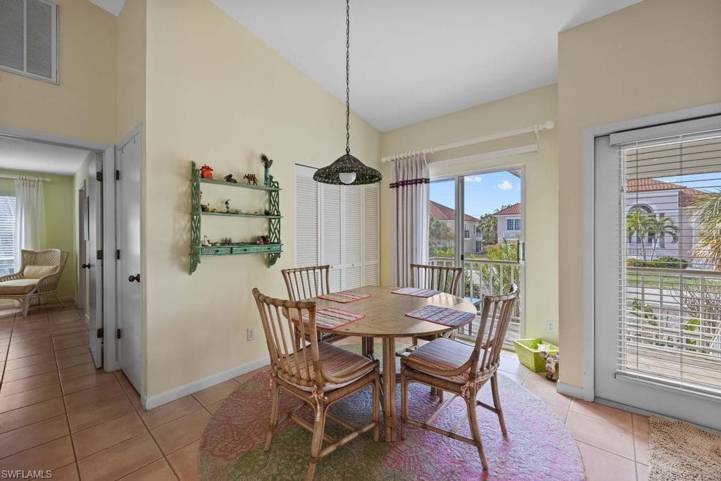 702 Pyrula AVE-17