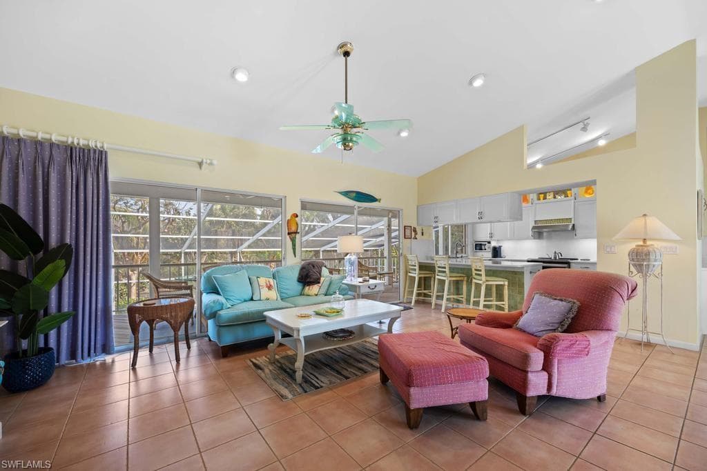 702 Pyrula AVE-12