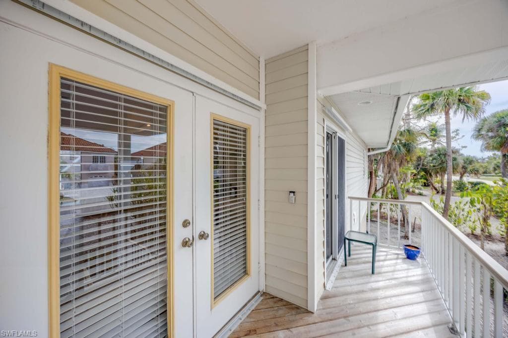 702 Pyrula AVE-7