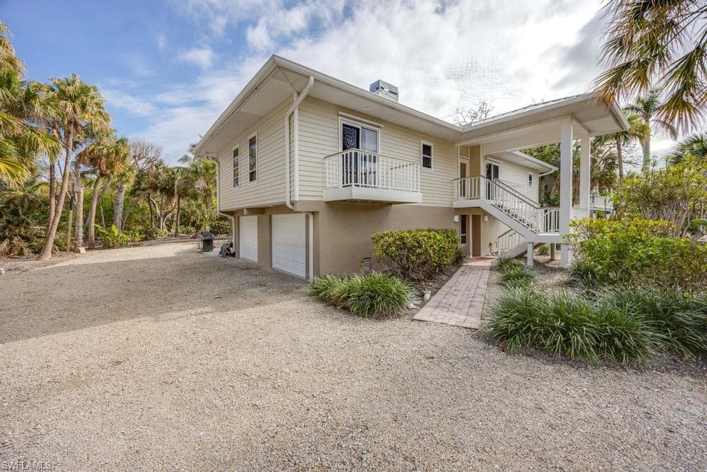 702 Pyrula AVE-3