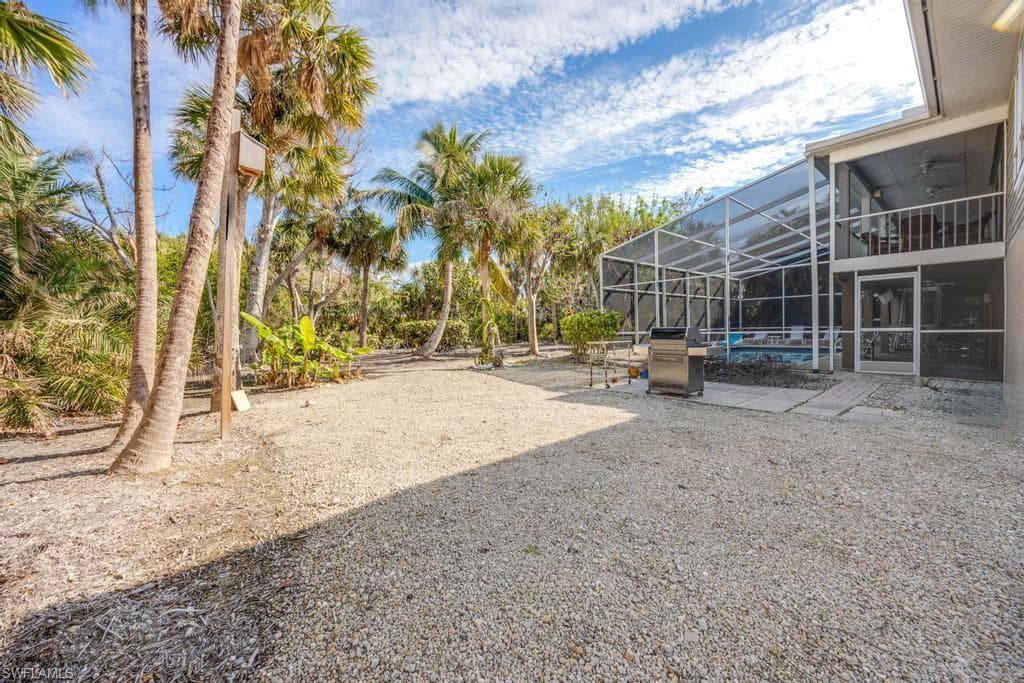 702 Pyrula AVE-36