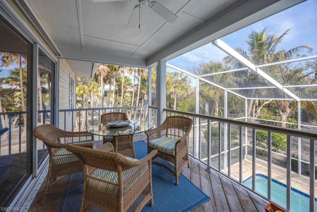702 Pyrula AVE-28