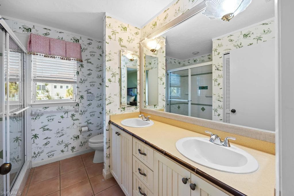 702 Pyrula AVE-20