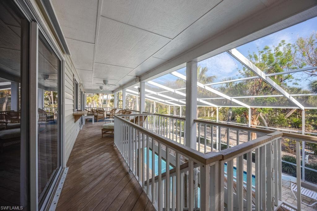 702 Pyrula AVE-30