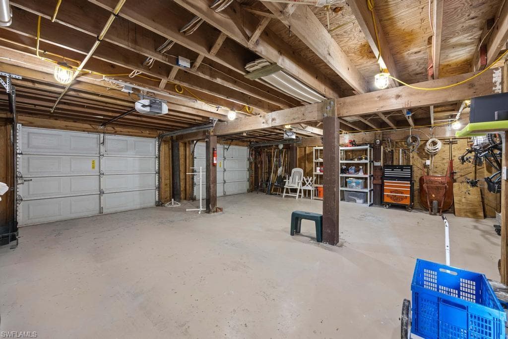 702 Pyrula AVE-34
