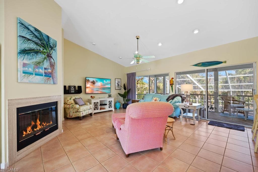 702 Pyrula AVE-10