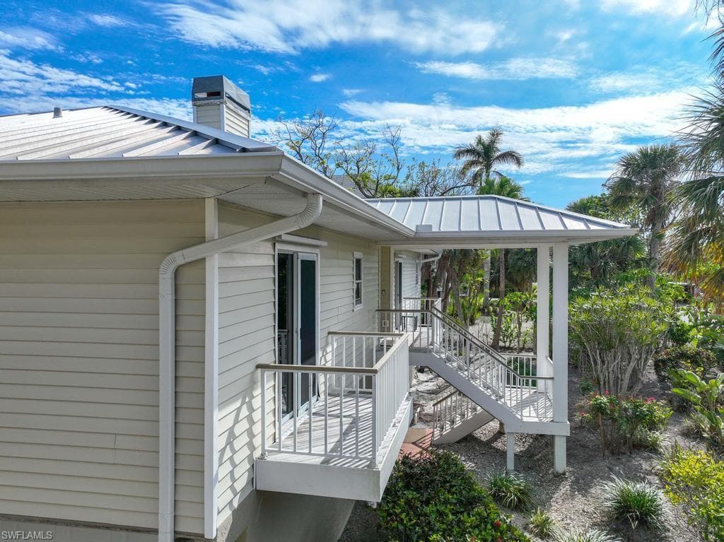 702 Pyrula AVE-37