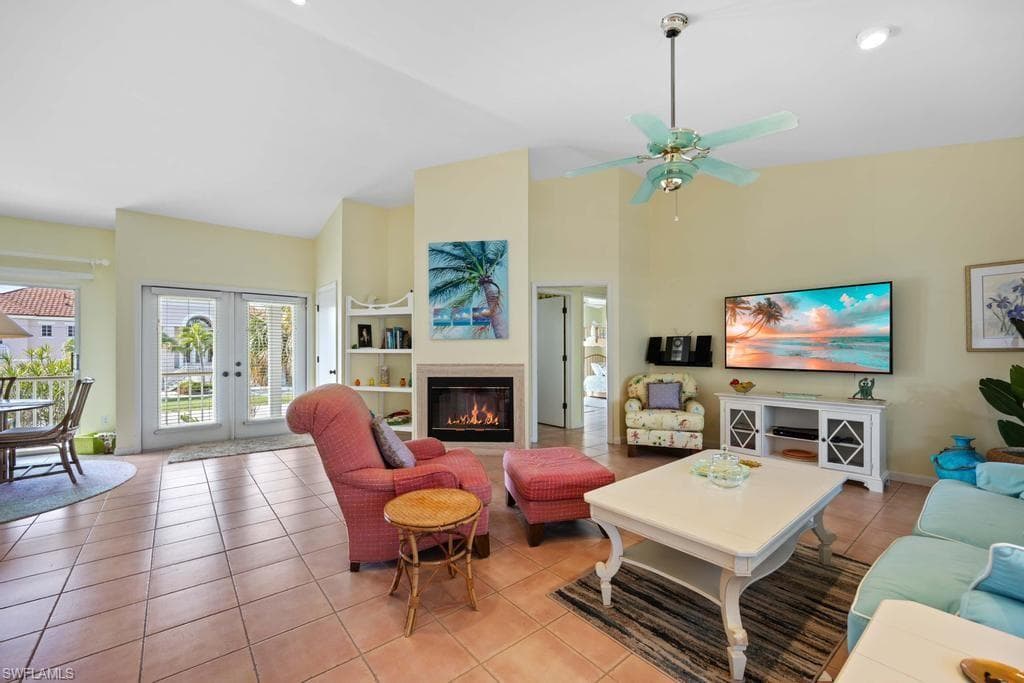 702 Pyrula AVE-11