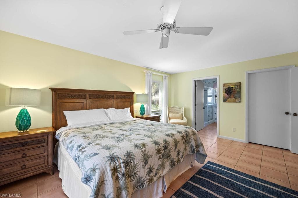 702 Pyrula AVE-19
