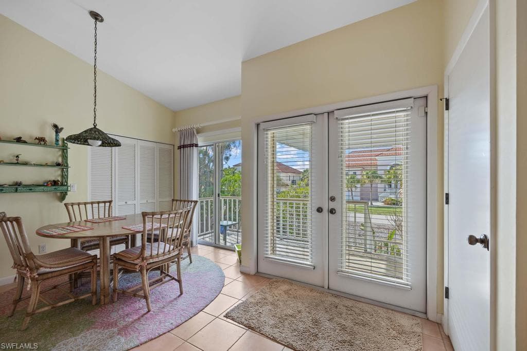 702 Pyrula AVE-8