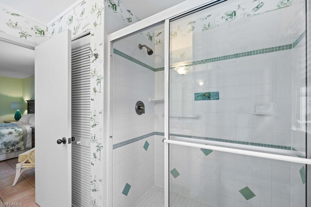 702 Pyrula AVE-21