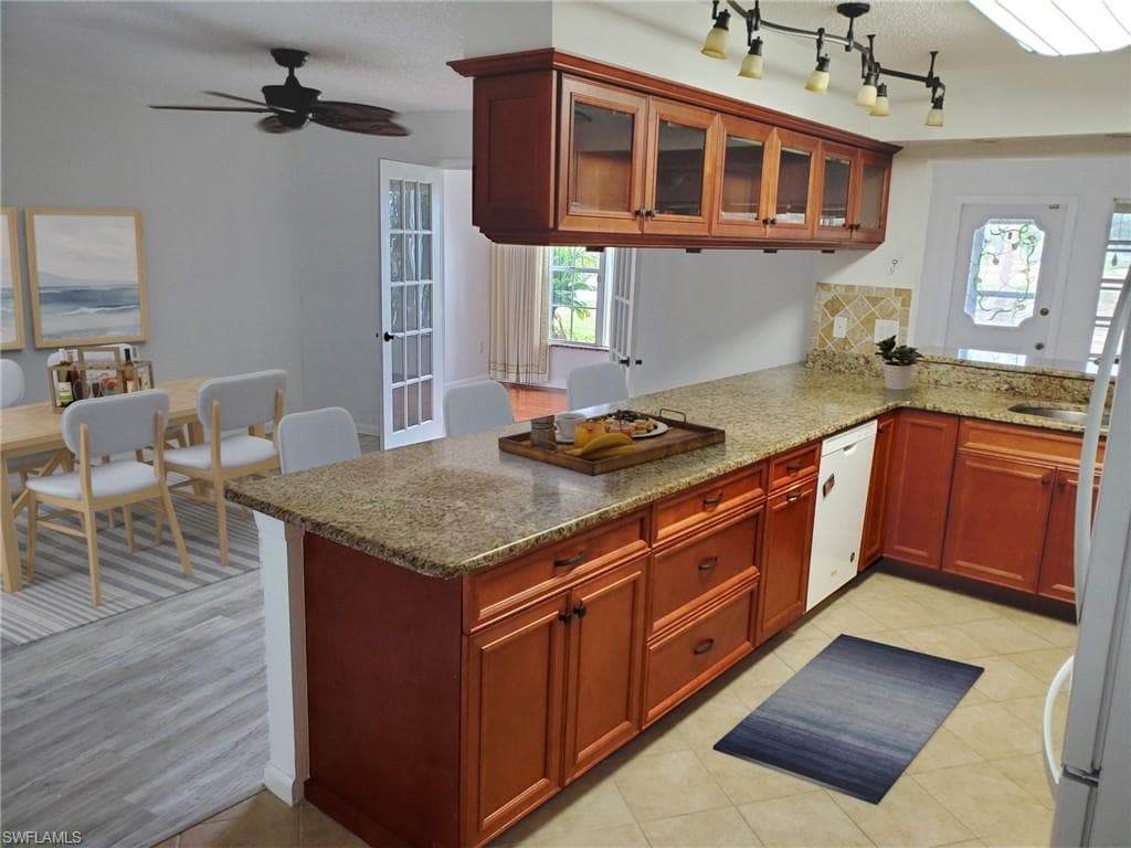 1381 N Brandywine CIR-10