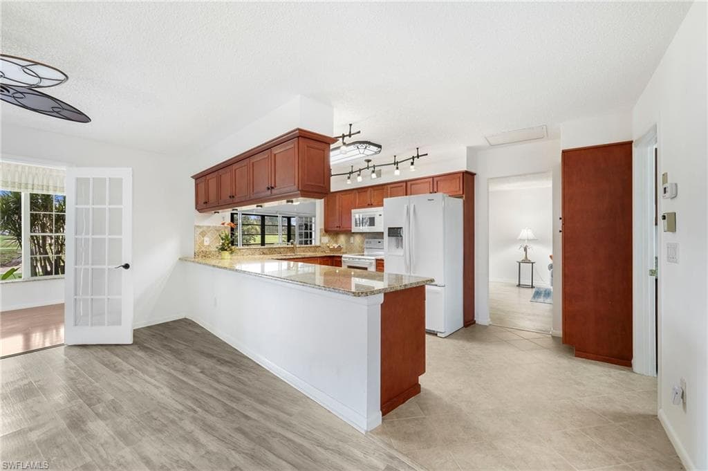 1381 N Brandywine CIR-11