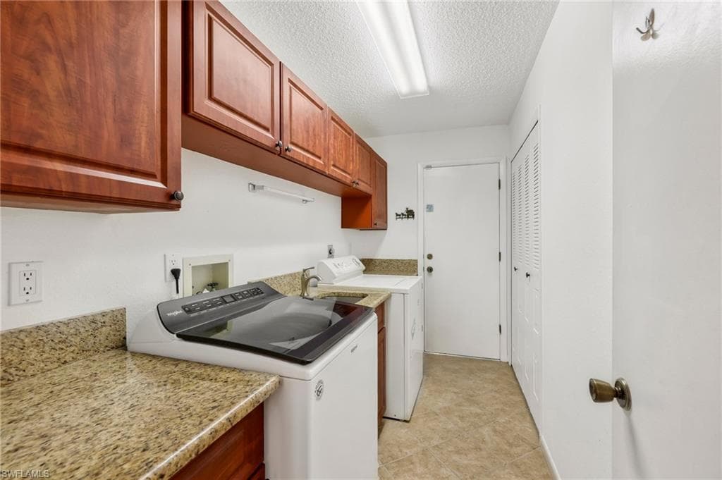 1381 N Brandywine CIR-31