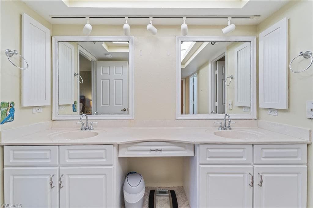 5510 SW 4th PL 607-9