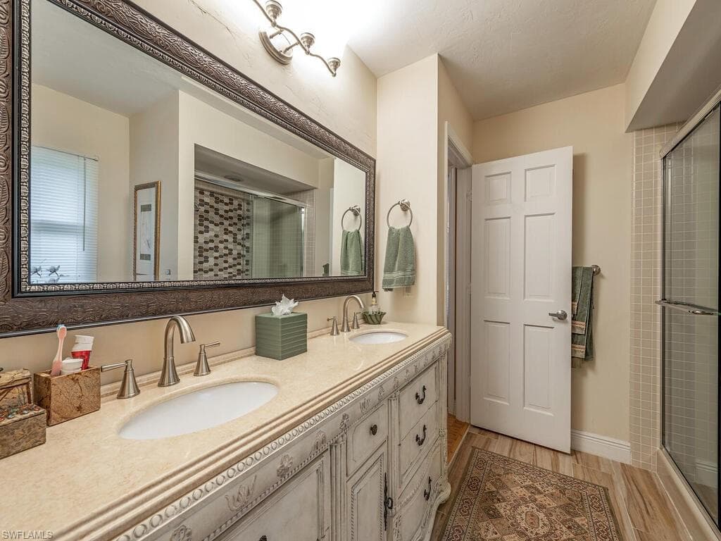 431 Forest Hills BLVD-17