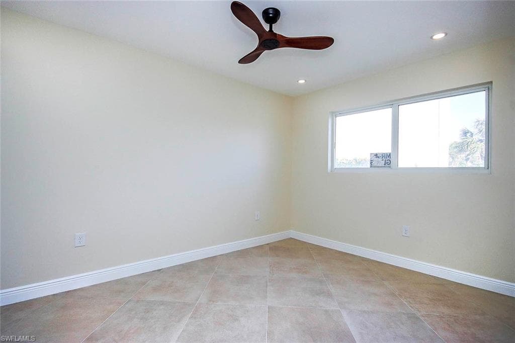 827 E Gulf DR L1-9
